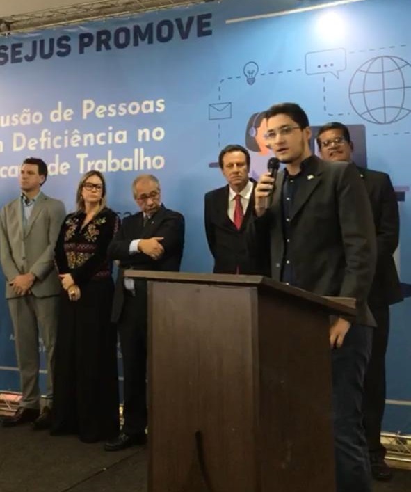 Roriz discursando GDF